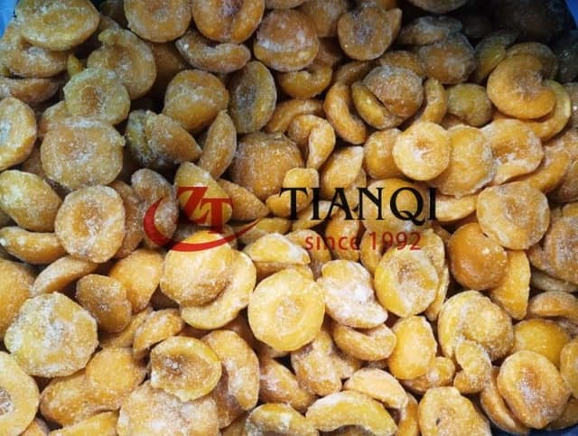 IQF очищенные половинки абрикосов оптом в пакете