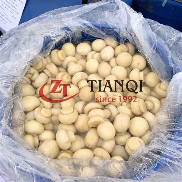 Красивые соленые шампиньоны в больших бочках 50 кг